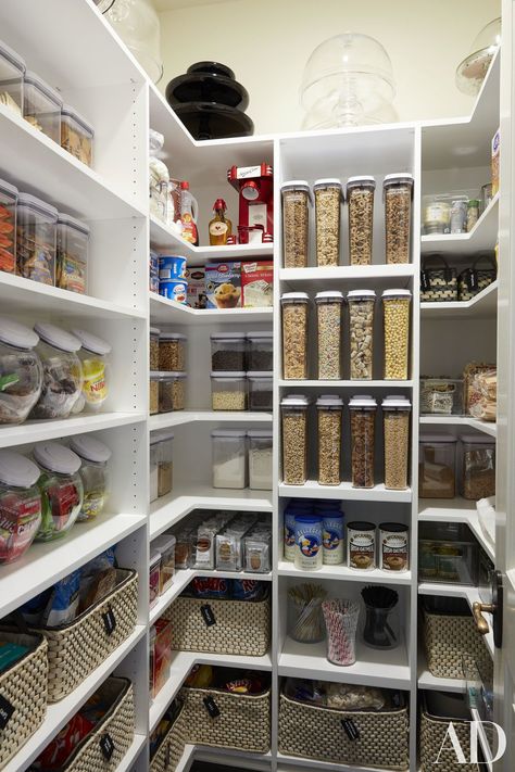 Walkin Pantry Ideas, Khloe Kardashian House, Calabasas Homes, Kardashian Home, Home Pantry, Jewerly Holders, Pantry Recipes, Kitchen Pantry Organization, Pantry Organisation