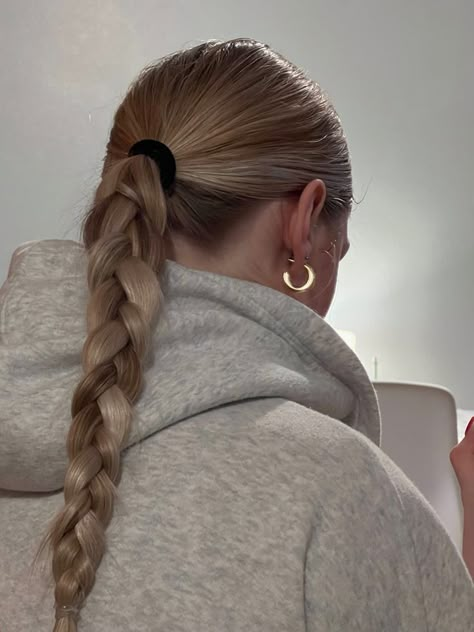 Clean Girl Hair Styles, Cute Sleek Hairstyles, Winter Hair Styles, Clean Girl Hair, Hairstyles For Winter, Track Hairstyles, Sleek Hair, Cute Simple Hairstyles, School Hair