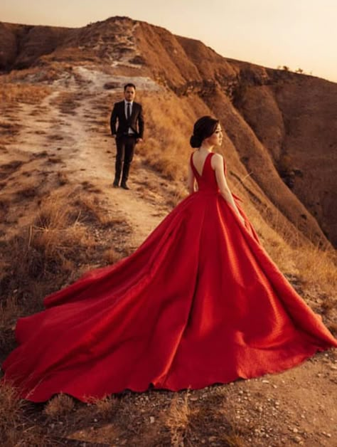 Red Gown Pre Wedding Shoot, Red Gown Couple Photoshoot, Kutch Pre Wedding Shoot, Tail Gown For Pre Wedding Photoshoot, Pre Wedding Shoot Gowns, Dresses For Prewedding Photoshoot, Tale Gown For Pre Wedding Shoot, Long Gown Couple Photoshoot, Prewedding Clothes Outfit Ideas