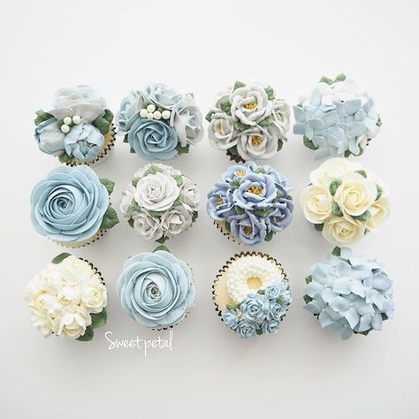 Blue Sage Wedding, Blue And White Cupcakes, Delicate Desserts, Flower Baby Shower Theme, Buttercream Flowers Cupcakes, Korean Cakes, Cupcakes Flores, Korean Buttercream Flower, Baby Shower Summer