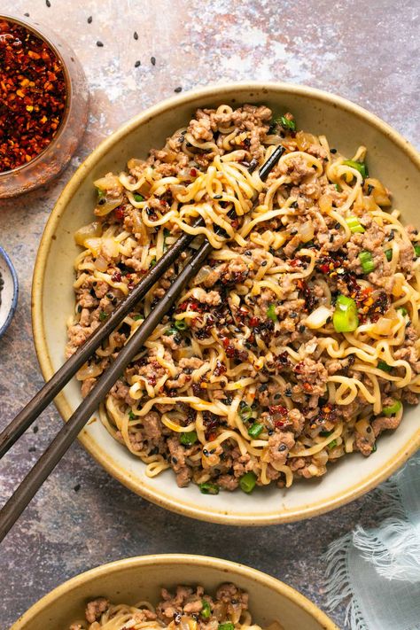 Easy Beef & Ramen Noodles Instant Pot Beef Ramen Noodles, Beef Ramen Noodles Recipes, Homemade Ramen Beef, Ramen And Beef Recipes, Hamburger And Ramen Noodle Recipes, Ramen Ground Beef Recipes, Ramen And Ground Beef Recipe, Instant Pot Beef Ramen, Easy Healthy Ramen Recipes