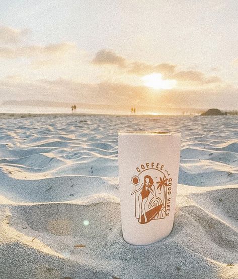 Coffee Shop On The Beach, Beach Drinks Aesthetic, Surf Coffee Shop, Coffee Beach Aesthetic, Coffee By The Beach, Beach Coffee Shop, Coffee On The Beach, Surf Coffee, Beach Coffee