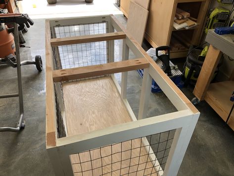 DIY Dog Crate Console - Shanty 2 Chic Diy Furniture Dog Crate, Kennel Diy, Custom Dog Crate, Dog Crate Table, Diy Dog Crate, Puppy Room, Dog Kennel Cover, Dog Kennel Furniture, Diy Dog Kennel