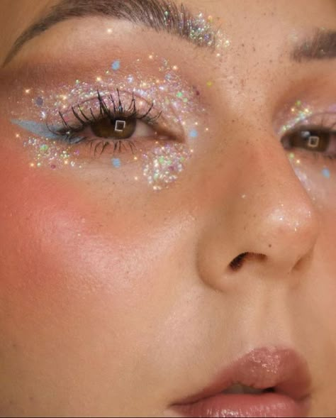 Wet Glitter Makeup Look, Fairy Costume Makeup Glitter, Glittery Fairy Makeup, Pressed Glitter Eyeshadow Looks, Whimsical Fairy Costume, Fairy Style Makeup, Fairy Makeup Looks Halloween, Fairy Makeup Glitter, Fairy Face Makeup