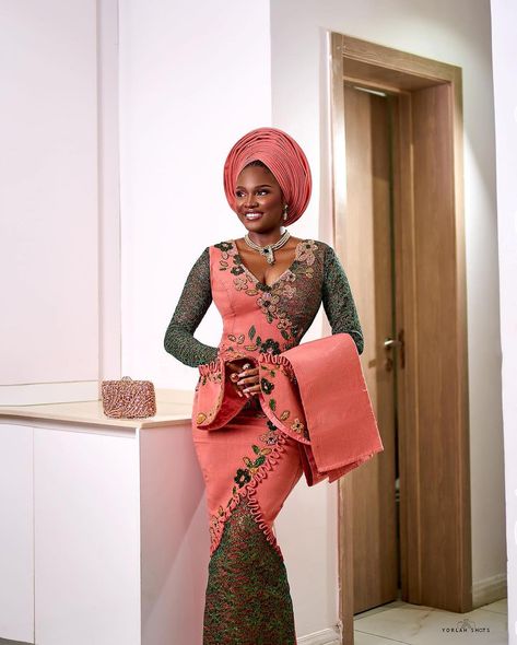 Omo! This is a whole look!🧡🧡🧡🧡🧡🧡✨✨✨✨✨. @jenni_frank bodied this dress🤍🥰. . . FOLLOW @journalofafashionaddict FOR MORE FASHION INSPIRATIONS. . . Fashion Stylist: @nicolasthestylist Makeup artist: @paul_glam Photography: @yorlahshots Aso-Oke Outfit: @a1clothings Jewelry/accessories: @beadsbyhayolar Gele:@gele_by_jerry . Z#asooke#owambe#asoebistyles #asoebistyleslace #asoebistyleslayer #asoebistylespiration explorefashion#style#fashion#ootd#grwm#journalofafashionaddict #naijacelebrity Yoruba Wedding Attire, Trad Fashion, Yoruba Attire, Aso Oke Styles, Nikkah Ideas, Nigerian Traditional Dresses, Lace Styles For Wedding, Yoruba Bride, Birthday Style