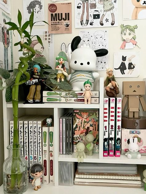 Shelf Inspo Aesthetic, Aesthetic Shelf Decor, Shelf Decor Aesthetic, Cute Trinkets, Otaku Room, Desk Inspo, Pinterest Room Decor, Study Room Decor, Room Redesign