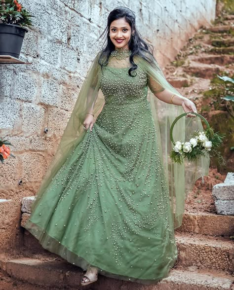 3,781 Likes, 3 Comments - Brides Of Kerala (@bridesofkerala) on Instagram: “Bride Sruthi . . . . . . . . ——————————— To get featured, send your photos to…” Engagement Dress For Bride Indian Gown Simple, Gowns Dresses Indian Engagement, Indian Party Wear Gowns, भारतीय दुल्हन संबंधी, Wedding Gown Designers, डिजाइनर कपड़े, Indian Wedding Gowns, Party Wear Gowns, Gown Party Wear