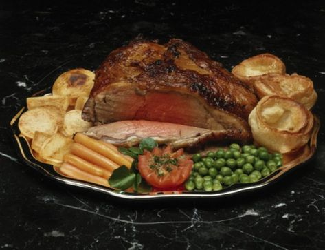 Beef Shoulder Roast, Boneless Prime Rib Roast, English Roast, Guests Visiting, Roast Beef Dinner, Beef Tenderloin Recipes, Cooking Roast Beef, Cooking Prime Rib, British Culture