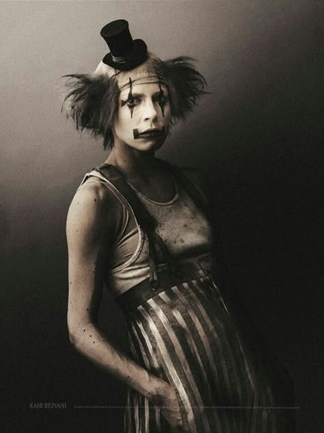 Vintage Clown Makeup, Clown Makeup Ideas, Halloweenský Makeup, Creepy Clowns, Pierrot Clown, Circus Aesthetic, Dark Circus, Circus Performers, Circus Costume