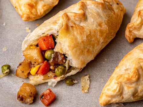 Roast Vegetable Pasties - Vegan Recipe Vegetable Pasty Recipe, Pasties Recipes Vegetarian, Vegetarian Pasties Recipes, Pasty Recipe Vegetarian, Vegetable Pasties Recipes, Vegetable Pastry Recipes, Vegetable Pies And Tarts, Gluten Free Pasties, Plantifully Lean