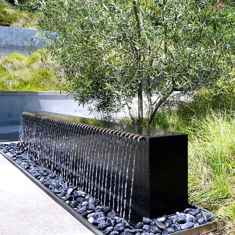 Contemporary Water Feature, Water Wall Fountain, Modern Water Feature, Water Fountain Design, Fountain Ideas, Kolam Air, Kolam Koi, Water Feature Wall, Outdoor Water Features