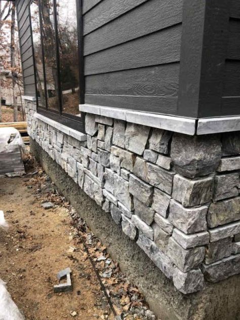 Rock And Wood Exterior Homes, Gray House Exterior, Stone Exterior Houses, Exterior House Colors With Stone, Modern Barndominium, Small Barndominium, Black Farmhouse, Building Stone, Home Exterior Makeover