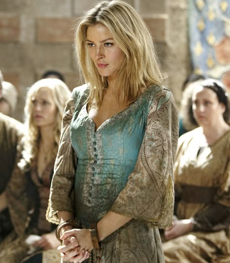 House Velaryon Cara Mason, Tabrett Bethell, Terry Goodkind, Legend Of The Seeker, Medieval Woman, Medieval Clothing, Fantasy Warrior, Throne Of Glass, Fantasy Fashion