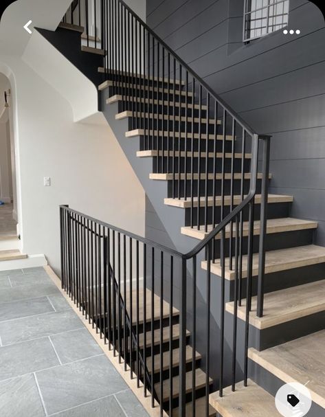 Stairs Going Up And Down, Hallways Stairs Ideas, Back Stairs Ideas, Modern Stair Ballister, Modern Stairway Railing, Black Staircase Design, Open Stairs Design, Vertical Black Metal Stair Railing, Free Standing Stairs