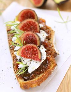 10 Splendid Starters for an Elegant Dinner Party | eatwell101.com Starters For Dinner, Dinner Party Starters, Dinner Party Appetizers, Fall Dinner Party, Elegant Appetizers, Tapas Recipes, Fig Recipes, Dinner Party Menu, Elegant Dinner Party