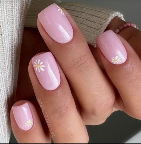 Nail Ideas With Dotting Tool, Natural Nail Designs, Pink Gel Nails, Spring Acrylic Nails, Short Gel Nails, Cute Spring Nails, Short Square Nails, Simple Gel Nails, Flower Nail Designs