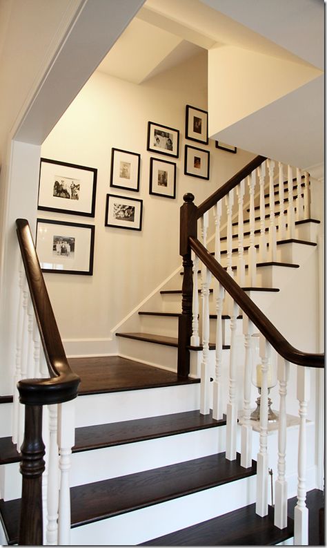 This looks very similar to our staircase - like the photo arrangement up the steps. http://nicety.livejournal.com/1089875.html#cutid1                                                                                                                                                      More درج السلم, Diy Staircase, Modern Country Style, Staircase Makeover, Staircase Wall, Staircase Decor, Staircase Ideas, Painted Stairs, Framed Photos