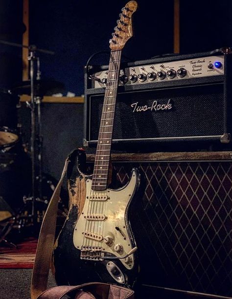 Rock Guitar Aesthetic, Aesthetic Guitar, Guitar Aesthetic, Guitar Fender, Guitar Rig, Guitar Obsession, Guitar Photos, Stratocaster Guitar, Music Inspiration