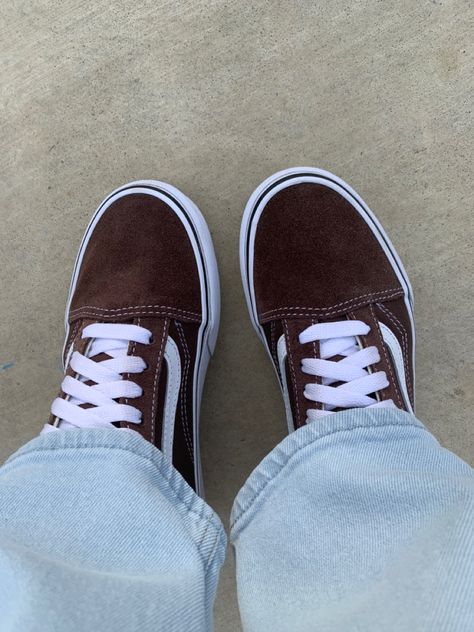 Vans Shoes Outfit, Brown Vans, Ordinary Girls, White Vans, Brown Outfit, Winter Sneakers, Shoe Inspo, Art Decals, Sneakers Boots