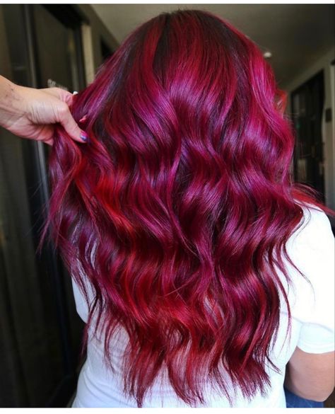 Magenta Hair Color, Colourful Hair Ideas, Raspberry Hair, Magenta Hair Colors, Dark Pink Hair, Hairstyles Colour, Red Hair With Highlights, Highlight Hair, Magenta Hair