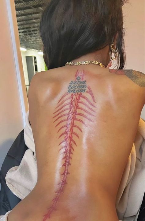 Back Tattoos Spine, Black Girls With Tattoos, Spine Tattoos For Women, Pretty Tattoos For Women, Tattoos For Black Skin, Red Ink Tattoos, Dope Tattoos For Women, Red Tattoos, Stylist Tattoos