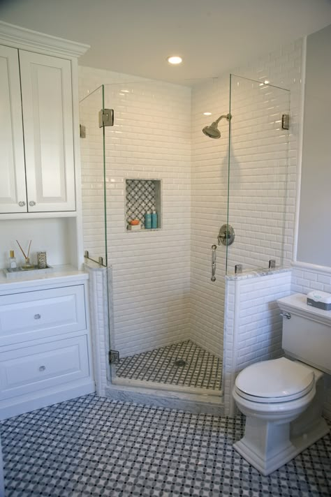 Full Bathroom Wallpaper, Full Bathroom Remodel With Tub, Full Bathroom Under Stairs, Small Full Bathroom Ideas Modern, Small Full Bathroom Ideas, Full Bathroom Ideas, Neo Angle Shower Enclosures, Small Space Bathroom Design, Small Master Bath