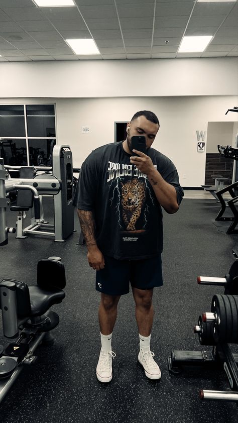 Gym shark | Oversized shirt | Nike Socks | Converse Oversized Aesthetic Outfits, Gym Outfit Men Style, Big Men Style, Oversized Outfit Men, Converse Gym Outfit, Gym Fits Men, Outfits For Big Men, Mens Fitness Fashion, Karate Women