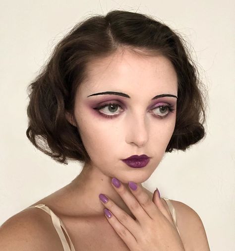 @by.sulli on Instagram: “here’s me pretending to be a 1920s starlet 💃🏻 also swipe for some of my inspo pics (Clara Bow and Loretta Young)! - products used:…” 1920s Purple Makeup, 1920s Eyeliner, 1920s Makeup Hooded Eyes, Easy 1920s Makeup, 20s Style Makeup, 1920s Starlet, 20s Inspired Makeup, 20's Makeup, 1920s Inspired Makeup