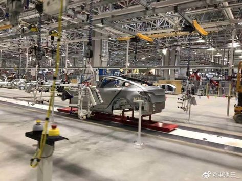 From dirt to Model 3 assembly lines, Tesla Gigafactory 3 is in ludicrous mode (leaked images and video). #tesla #teslamodel3 #model3 #cars #electriccars #electricvehicles #evs #gigafactory #factory #china #shanghai Elon Musk Car, High Tech Interior, Tesla Factory, Tesla Elon Musk, Tesla Battery, Tesla Spacex, Elon Musk Spacex, Battery Powered Car, Tesla Ceo