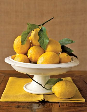 bowls of lemons as centerpieces - just a pop of color Lemon Seasoning, Lemon Bowl, Lemon Decor, Lemon Tree, Lemon Recipes, Green Cleaning, Limes, Mellow Yellow, Lemon Lime