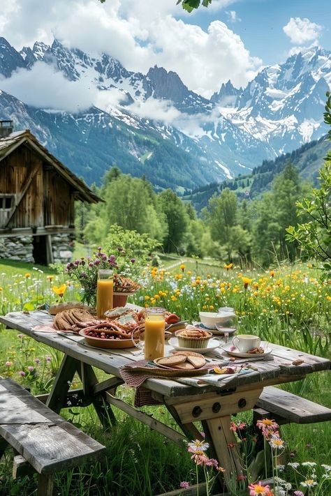 Country Style Breakfast, Cabin Breakfast Ideas, Wild Flower Party, Breakfast With View, Wisteria Aesthetic, Cabin Breakfast, Rustic Brunch, Food In Nature, Brunch Setup