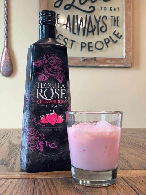 Phoebe Core, Tequila Rose, Pretty Alcoholic Drinks, Alcholic Drinks, Colorful Drinks, Hat Aesthetic, Yummy Alcoholic Drinks, Chocolate Covered Strawberry, Tequila Bottles