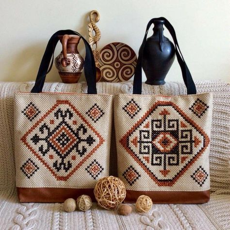 Cross Stitch Bags, Crossbody Bag Pattern, Handmade Fabric Bags, Cross Stitch Geometric, Crochet Bag Tutorials, Diy Bags Patterns, Tote Bags Sewing, Pola Sulam, Cross Stitch Patterns Flowers