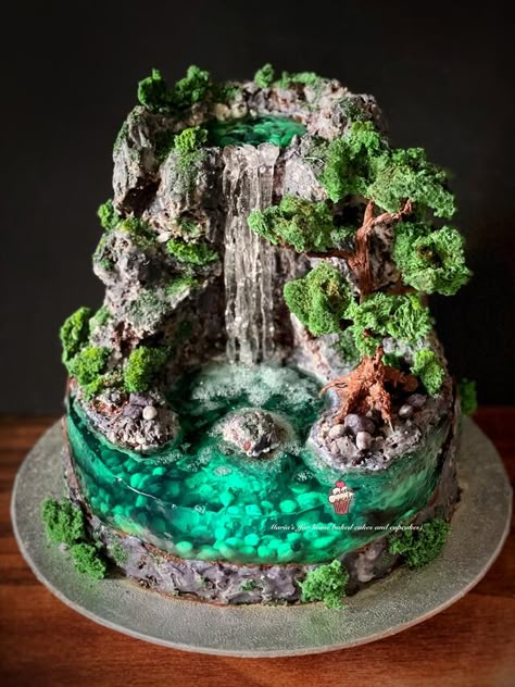 Island Cake tutorial - Waterfall Theme - CakesDecor Waterfall Cake, Nature Cake, Mountain Cake, Fishing Cupcakes, Island Cake, Shoe Template, Ocean Cakes, Realistic Cakes, Jello Cake