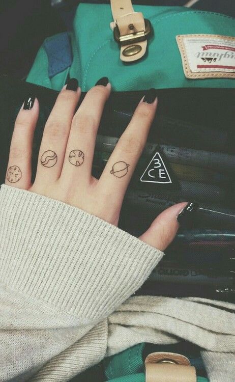 Solar system planet tattoos Tiny solar system planet tattoos on fingers Henne Tattoo, Tiny Finger Tattoos, Finger Tats, Planet Tattoos, Shape Tattoo, Septum Piercings, Geniale Tattoos, Disney Tattoo, Different Tattoos