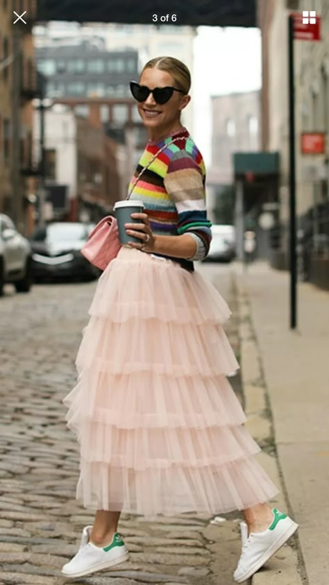 Engagement Party Attire Guest, Breakfast Outfit Ideas Winter, Tulle Mini Skirt Outfit, Tulle Skirt Outfit Casual Street Style, Tulle Skirt Outfits Casual, Tulle Skirt Outfit, Tutu En Tulle, Tulle Skirts Outfit, Womens Tulle Skirt