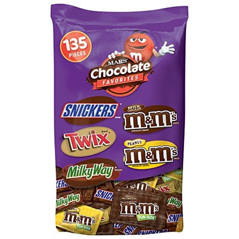 Cheap Halloween Candy, Walmart Halloween, Halloween Candy Bar, Mars Chocolate, Chocolate Halloween, Snickers Candy, Candy Stand, Holiday Chocolate, Healthy Snacks For Adults