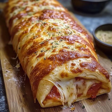 Homemade Stromboli Cheese Breads, Flavored Cheese, Stromboli Recipe Easy, Homemade Stromboli, Stromboli Recipe, Pizza Stromboli, Cheese All, Pizza Recipes Homemade, Chapati