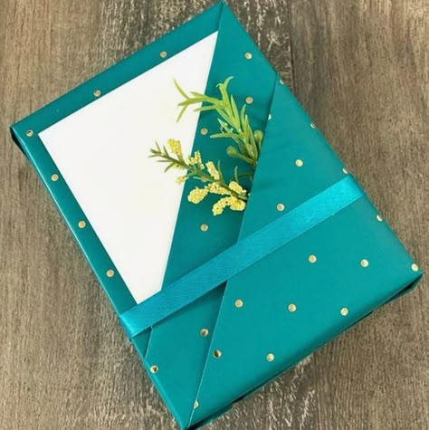 Joululahjat Diy, Cute Gift Wrapping Ideas, Pretty Gift Wrapping, Christmas Gift Wrapping Diy, Gift Wrapping Tutorial, Pretty Gift Wrapping Ideas, Christmas Gift Wrapping Ideas, Creative Wrapping, Wrapping Inspiration