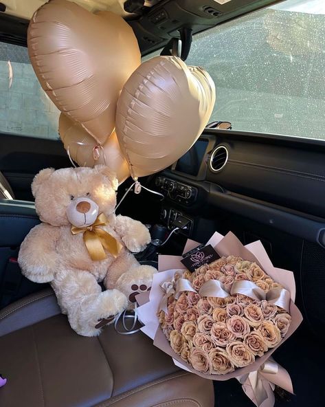 Luxury Birthday Gifts, Luxury Flower Bouquets, Luxury Birthday, Cute Birthday Ideas, Romantic Surprise, Flower Gift Ideas, Cute Couple Gifts, Flowers Bouquet Gift, Romantic Gestures