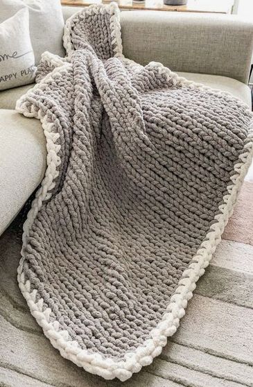 Chunky Knit Blanket Designs, Grey Crochet Blanket, Big Yarn Blanket, Crochet Butterfly Applique, Finger Knitting Blankets, Large Knit Blanket, Chunky Blanket Pattern, Chunky Knit Blanket Pattern, Chunky Knit Yarn