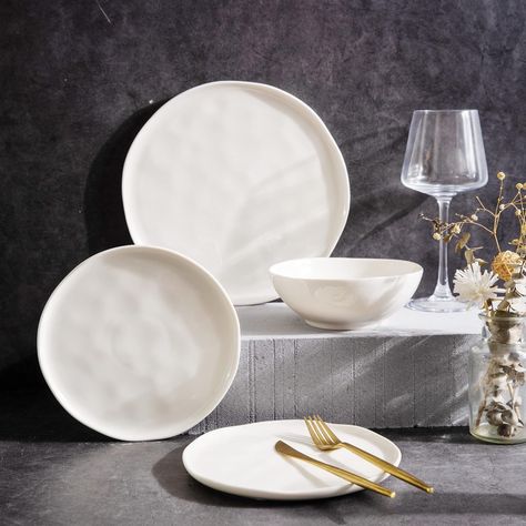 High-end white dinner plates that are not boring! Pizza Popcorn, Kitchen Cabinet Paint, Steak Pizza, Christmas Package, Renovation Kitchen, Plates And Bowls Set, Cabinet Paint, Ceramic Dinnerware Set, Rice Beans