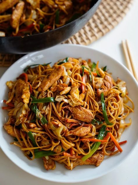 Chicken Chow Mein Take-Out Style! Home Cooked Healthy Meals, Cho Main Recipe, Chicken Chow Mein Recipe Authentic, Lunch Recipes Asian, Chow Maine Recipes, Chicken Chow Main, Chicken Chowmein Recipe, Home Cooked Dinner, Chicken Chow Mein