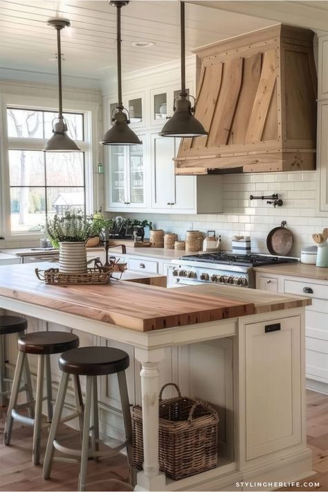 Sleek Farmhouse Kitchen, Modern Southern Kitchen, Kitchen Roman Shades Ideas, Barndominium Ideas Interiors Kitchen, Farmhouse Subway Tile Kitchen, Modern Farmhouse Kitchen Ceiling, Modern Country Style Kitchen, Barndo Kitchens, Full Kitchen Design Layout