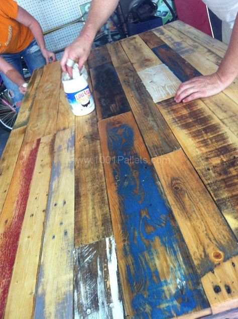 17 Things You Need To Know Before Painting A Wooden Pallet Painting On Pallet Wood, Build A Table, Wooden Pallet Furniture, Repurposed Wood, Wooden Pallet Projects, Recycled Pallets, Pallet Crafts, Pallet Painting, Old Pallets