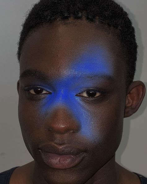 Ekko Aesthetic, Blue Editorial, Editorial Makeup Looks, Texture Makeup, Creative Nail Ideas, Men Makeup, Fashion Editorial Makeup, Blue Chrome, Makeup For Black Skin