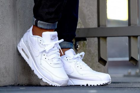 Air Max 90 Outfit Mens, White Outfit Men, Air Max 90 Outfit, White Leather Sneakers Men, Nike Air Max 90 White, Best Nike Sneakers, Tenis Nike, Lifestyle Shoes, Playing Basketball