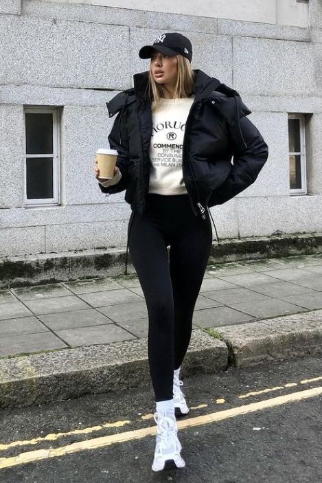 North Face Jacket Outfit, Puffer Coat Outfit, Baddie Winter Outfits, Women Puffer Jacket, Nyc Winter Outfits, Winter Jacket Outfits, Autumn Street, Puffer Jacket Outfit, Oversized Puffer Jacket