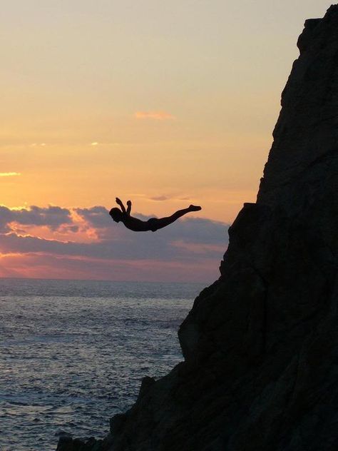 Cliff diving! After feeling good about the swimming. Ocean Cliff, Blue Lagoon Iceland, Cliff Jumping, Diving Board, Cliff Diving, Fear Of Flying, Pool Accessories, Radiohead, Extreme Sports