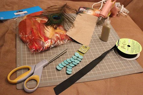 PooLovesBoo: DIY: Native American Headdress Diy Indian Headdress, Costume Ideas For Friends, Pilgrims And Indians, Craft Inventory, Rave Ideas, Young Wild And Three, Friend Costumes, Native American Headdress, Indian Arts And Crafts